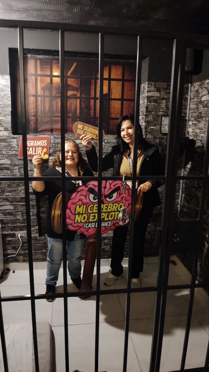 Jugadores resolviendo acertijos